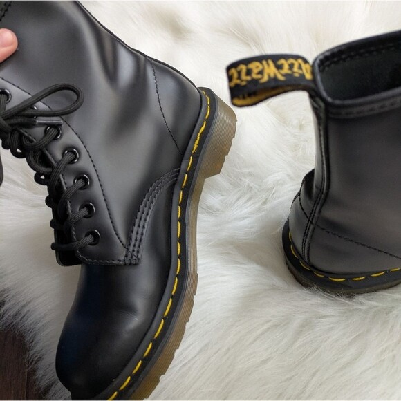 DR. MARTENS 1460 Shiny Smooth Black Leather Womens Boots size 6 - Picture 6 of 14